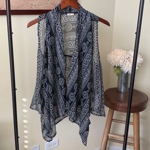 Hollister black&white patterned slouchy open vest